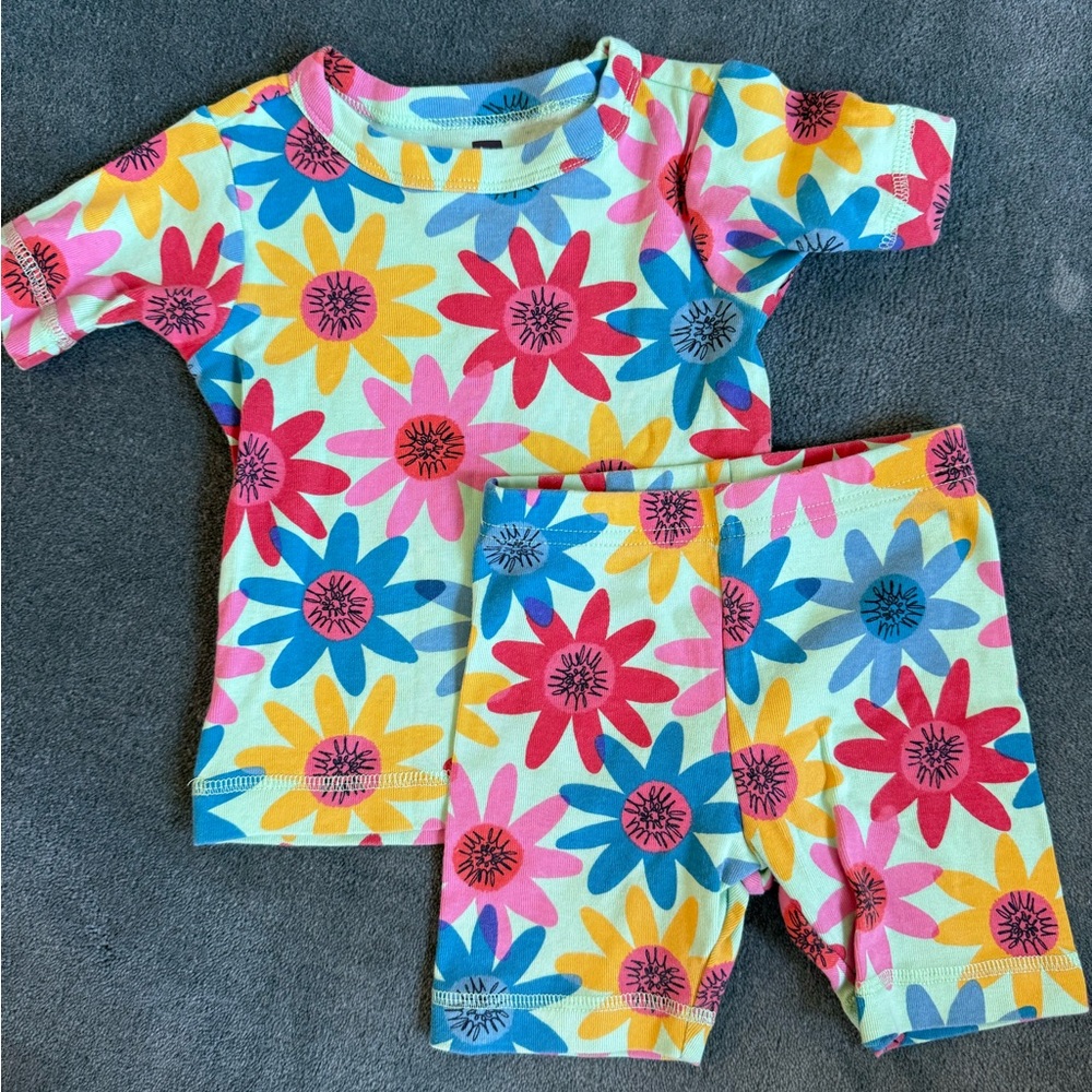 Tea Collection short sleeve pajama set